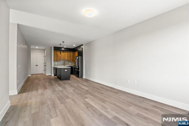 2021 Jones Road 106, Fort Lee, NJ 07024
