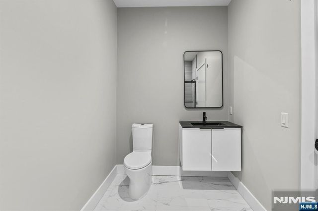 2021 Jones Road 106, Fort Lee, NJ 07024