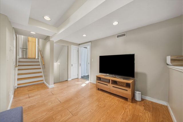 12 Dean Rd, Wayland, MA 01778