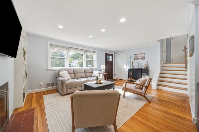 12 Dean Rd, Wayland, MA 01778