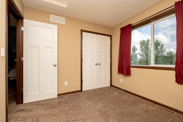 1106 Mulberry Avenue NE, Montgomery, MN 56069