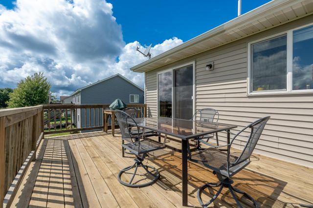 1106 Mulberry Avenue NE, Montgomery, MN 56069