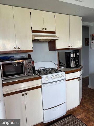 616 W SPRUCE AVE, North Wildwood, NJ 08260