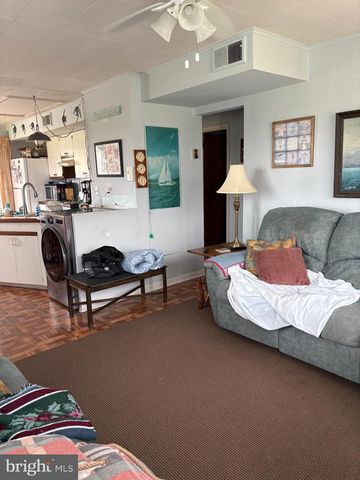 616 W SPRUCE AVE, North Wildwood, NJ 08260