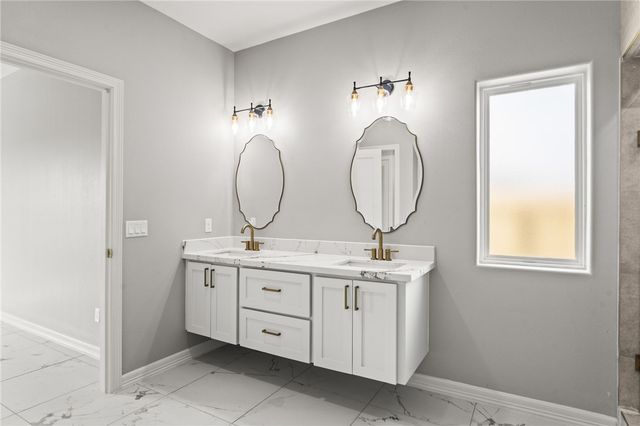 2080 Isabella Dr, Kingsville, TX 78363