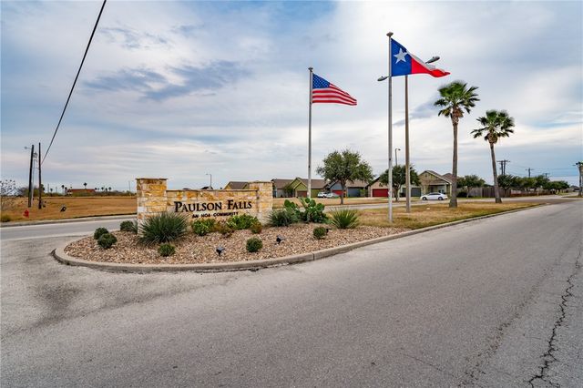 2080 Isabella Dr, Kingsville, TX 78363