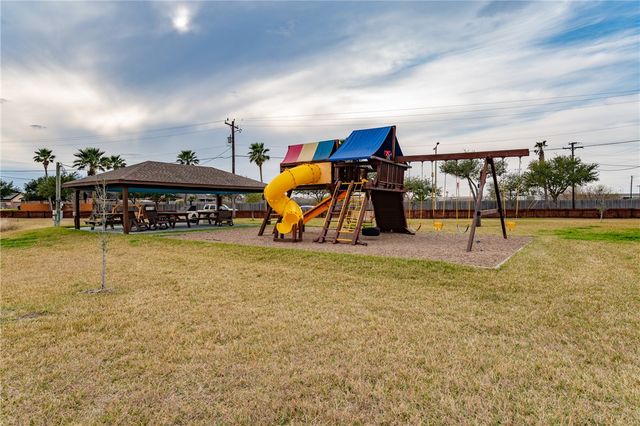 2080 Isabella Dr, Kingsville, TX 78363