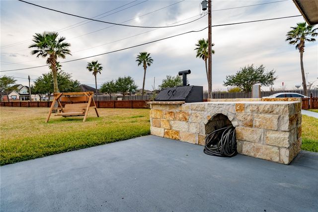 2080 Isabella Dr, Kingsville, TX 78363