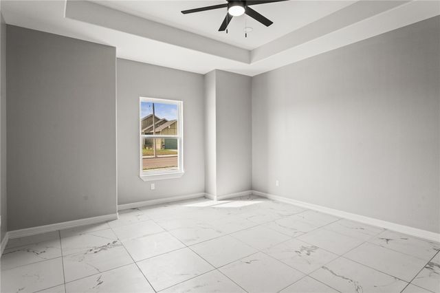 2080 Isabella Dr, Kingsville, TX 78363