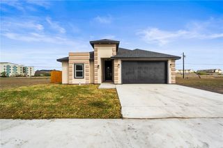 2080 Isabella Dr, Kingsville, TX 78363