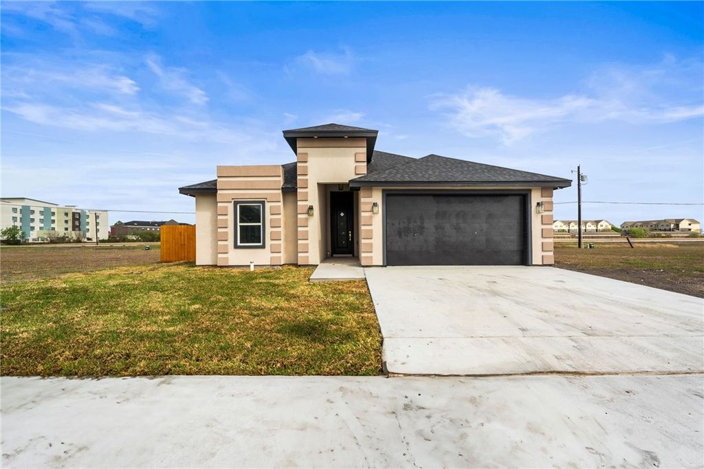 2080 Isabella Dr, Kingsville, TX 78363