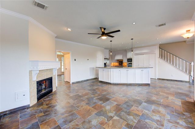 1016 Applewood Drive, Friendswood, TX 77546