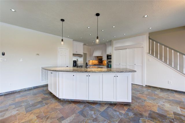 1016 Applewood Drive, Friendswood, TX 77546