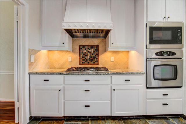 1016 Applewood Drive, Friendswood, TX 77546