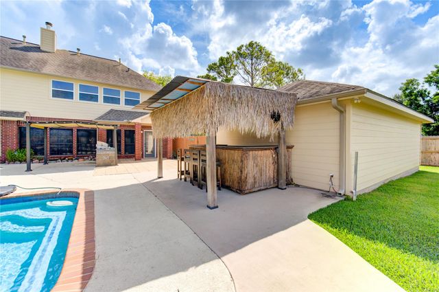 1016 Applewood Drive, Friendswood, TX 77546