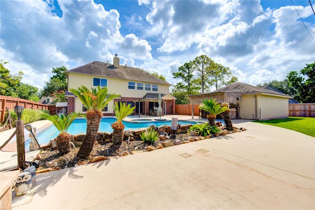 1016 Applewood Drive, Friendswood, TX 77546