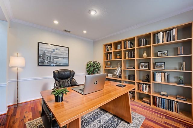 1016 Applewood Drive, Friendswood, TX 77546