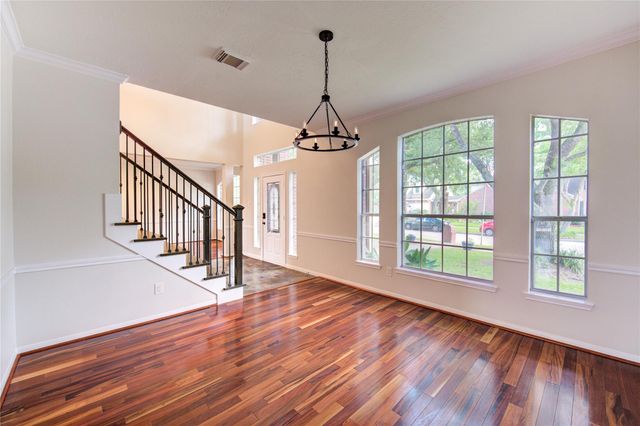 1016 Applewood Drive, Friendswood, TX 77546