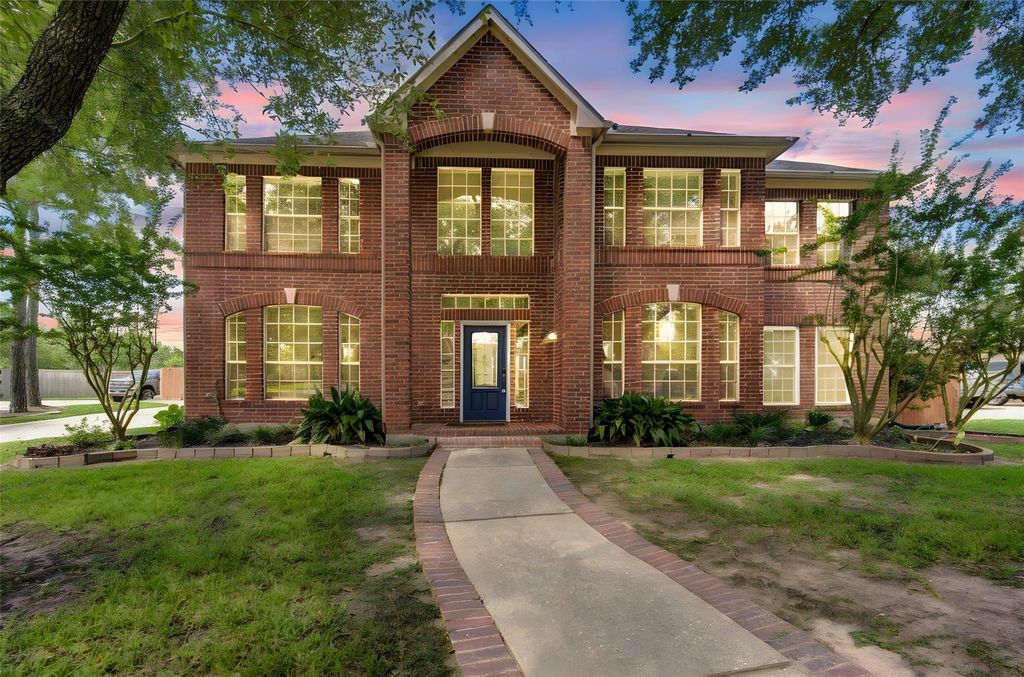 1016 Applewood Drive, Friendswood, TX 77546