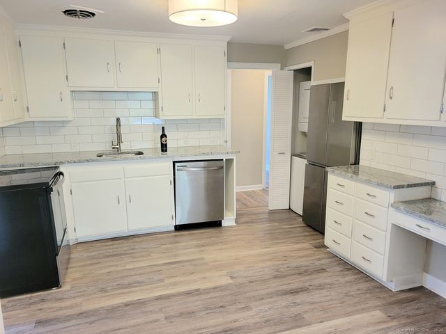 101 Haynes Road, West Hartford, CT 06117