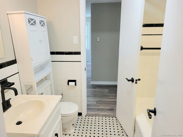 101 Haynes Road, West Hartford, CT 06117