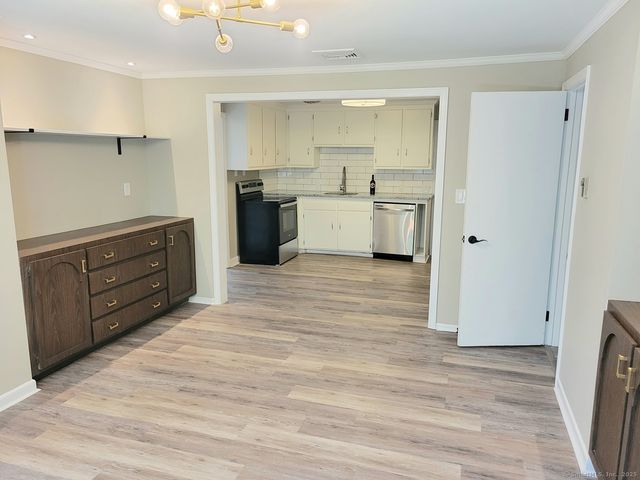 101 Haynes Road, West Hartford, CT 06117