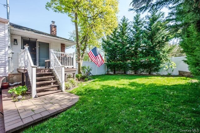 1 Ives Lane, Plainview, NY 11803