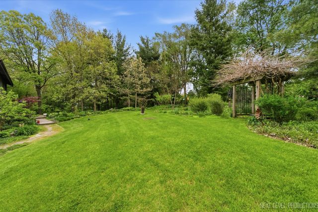 39W795 Reindeer Trail, St. Charles, IL 60175