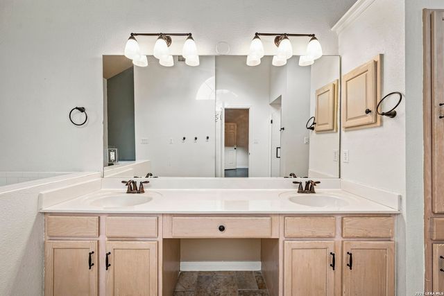 5212 HONEYSUCKLE BR, Bulverde, TX 78163