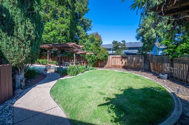 426 Taggert Ct, Roseville, CA 95678