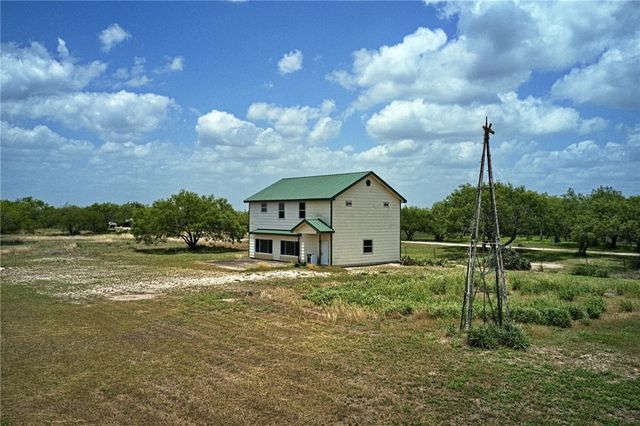 285 N County Road 353, Orange Grove, TX 78372