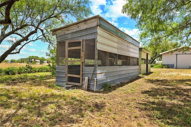 285 N County Road 353, Orange Grove, TX 78372