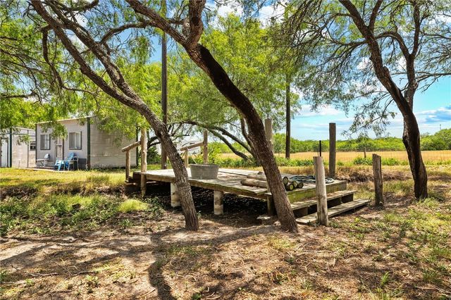 285 N County Road 353, Orange Grove, TX 78372