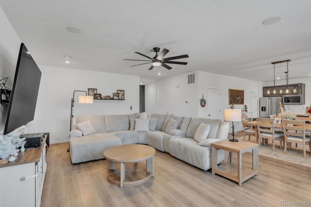 220 S Vandriver Way, Aurora, CO 80018