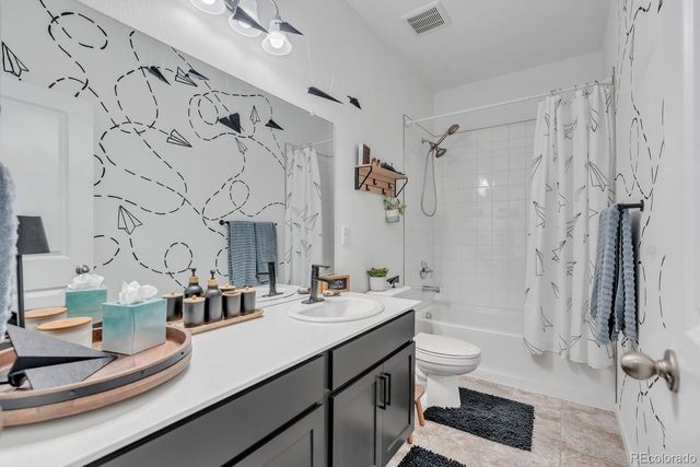 220 S Vandriver Way, Aurora, CO 80018