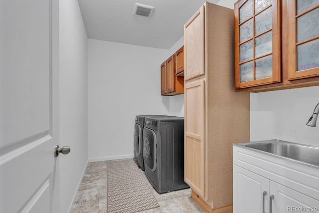 220 S Vandriver Way, Aurora, CO 80018