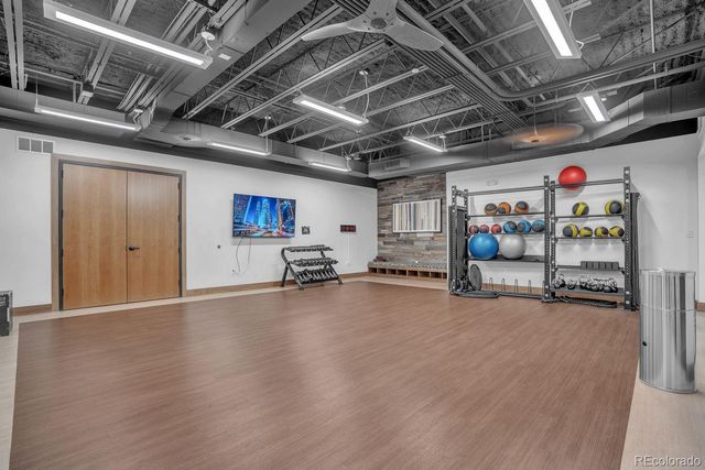 220 S Vandriver Way, Aurora, CO 80018