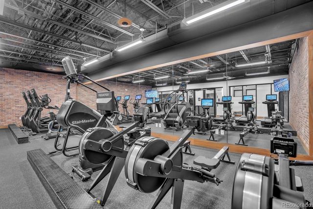 220 S Vandriver Way, Aurora, CO 80018