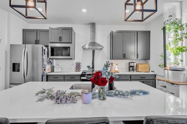 220 S Vandriver Way, Aurora, CO 80018