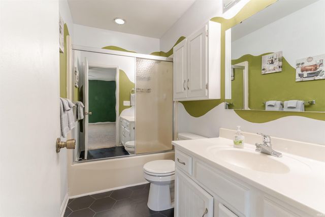 6713 Lincoln Avenue, Evansville, IN 47715