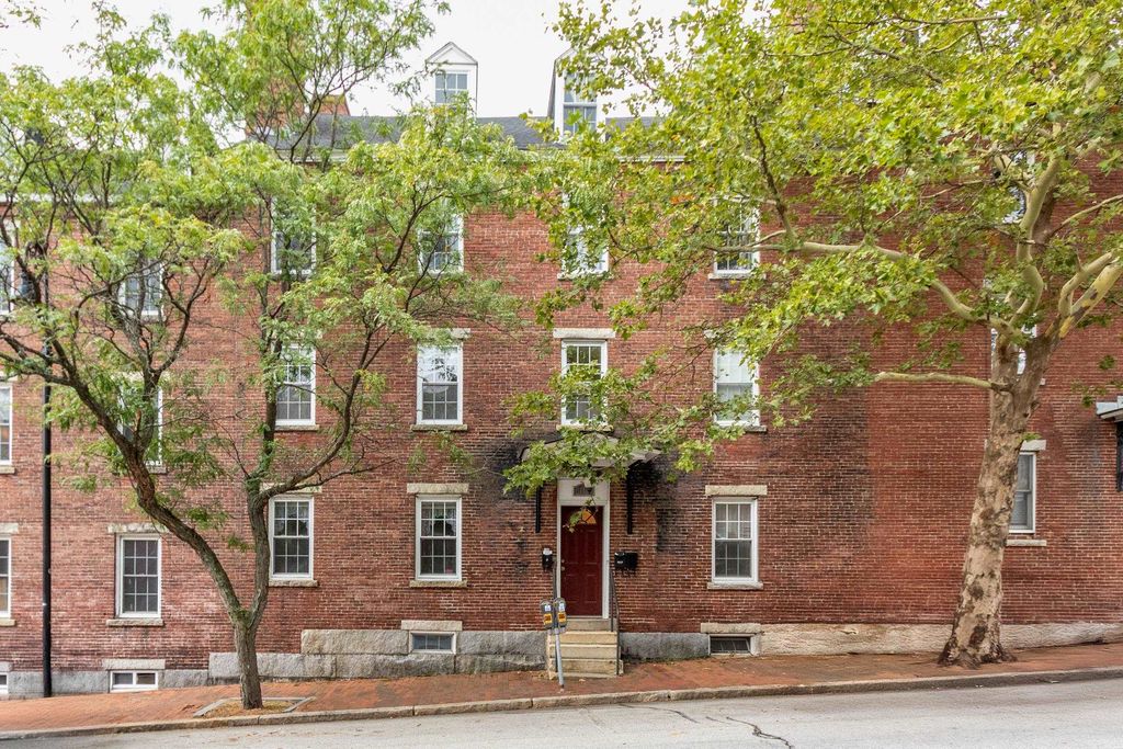 111 West Merrimack St Apt 3, Manchester, NH 03101