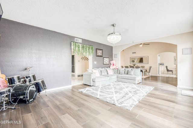 1448 SALLY RAY Way, El Paso, TX 79936