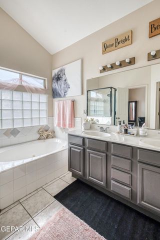 1448 SALLY RAY Way, El Paso, TX 79936