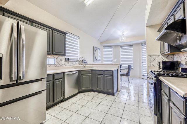 1448 SALLY RAY Way, El Paso, TX 79936