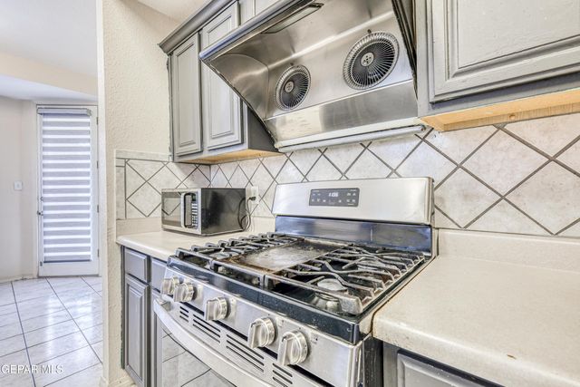 1448 SALLY RAY Way, El Paso, TX 79936