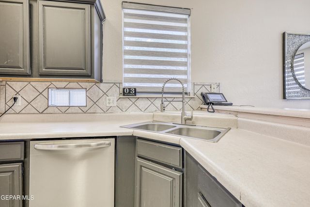 1448 SALLY RAY Way, El Paso, TX 79936