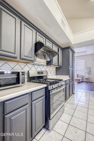 1448 SALLY RAY Way, El Paso, TX 79936