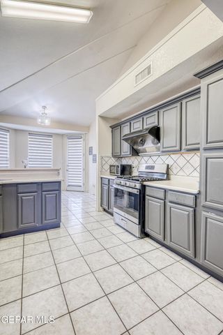 1448 SALLY RAY Way, El Paso, TX 79936