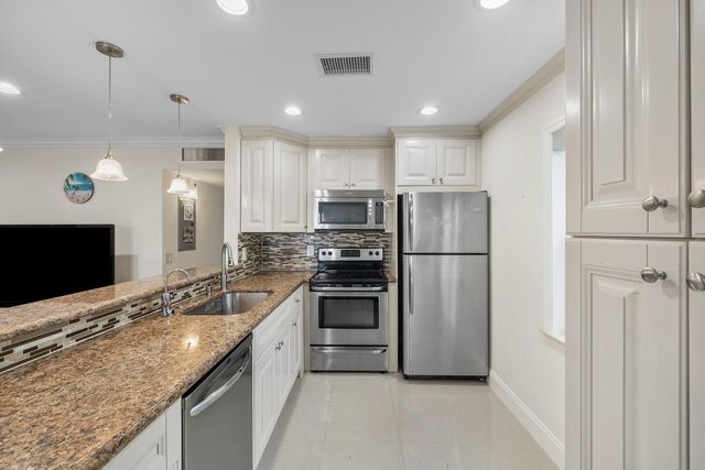 334 Burgundy G, Delray Beach, FL 33484