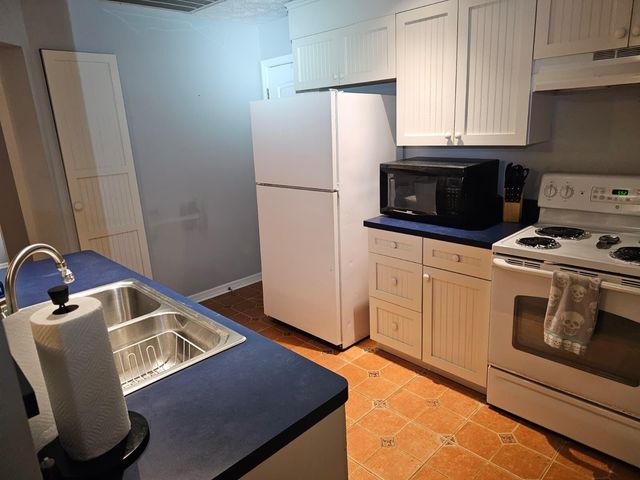 2459 NE Hickory Avenue, Jensen Beach, FL 34957